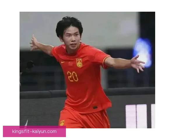 足球新星荣誉持续引发关注，各大俱乐部对其表现趋于积极评价