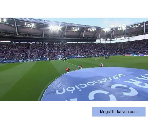 瓦伦西亚在新赛季前展现出持续提升的竞争力，球迷充满期待。